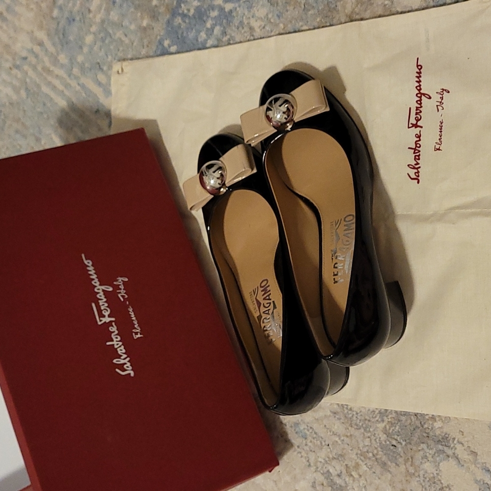 Ferragamo Bow Pumps
